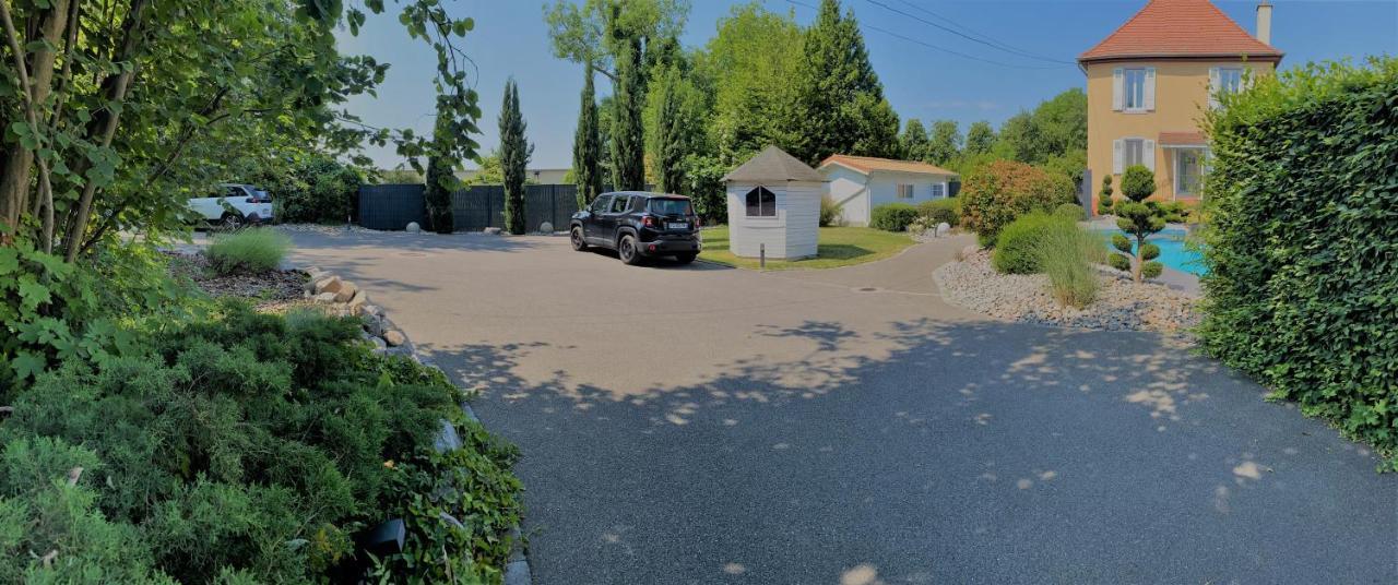 Les Rives Des Habsbourg Aparthotel Ensisheim Exterior foto